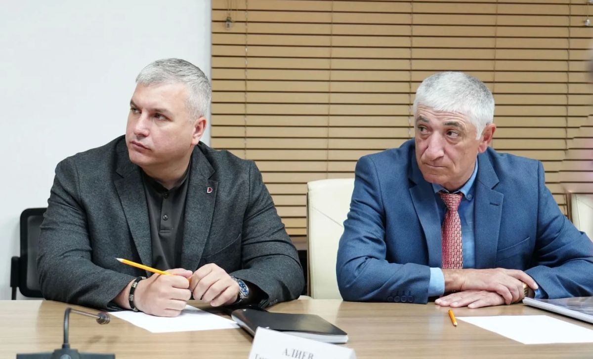 Председатель РСО – Алания Борис Джанаев провел совещание, на котором обсудили реализацию программ в сфере спорта Председатель РСО – Алания Борис Джанаев провел совещание, на котором обсудили реализацию программ в сфере спорта