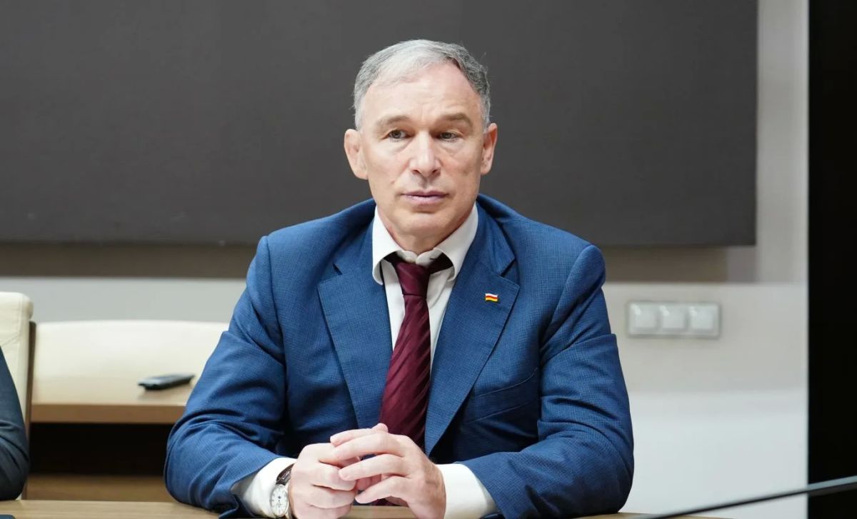 Председатель РСО – Алания Борис Джанаев провел совещание, на котором обсудили реализацию программ в сфере спорта Председатель РСО – Алания Борис Джанаев провел совещание, на котором обсудили реализацию программ в сфере спорта