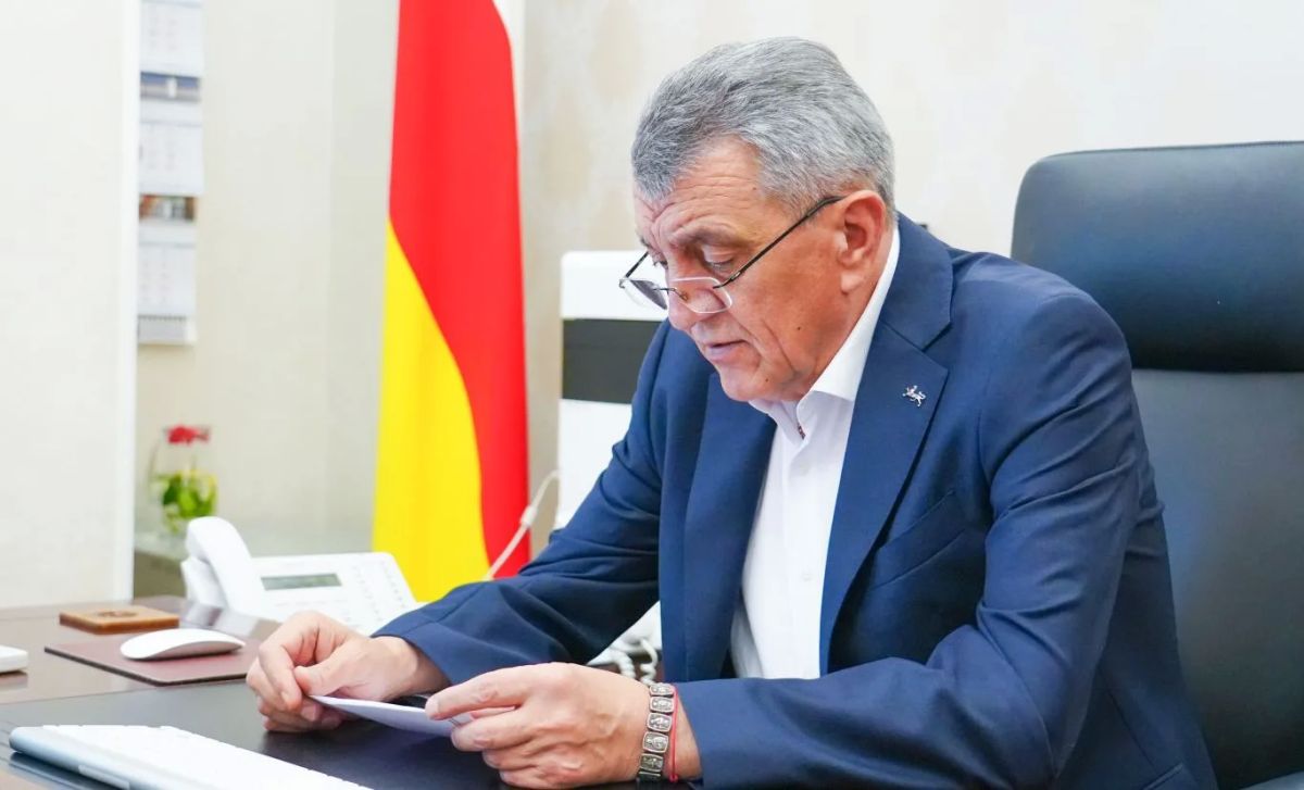Глава РСО – Алания Сергей Меняйло провел очередной личный прием граждан Глава РСО – Алания Сергей Меняйло провел очередной личный прием граждан