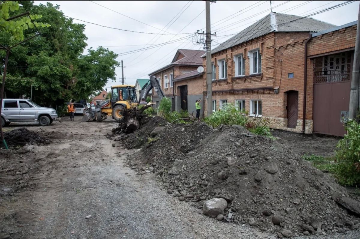 В поселке Заводском обновляют улицу Промышленную В поселке Заводском обновляют улицу Промышленную