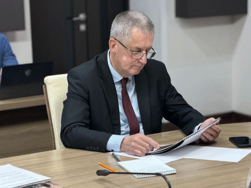 Республиканская межведомственная комиссия по противодействию распространения туберкулеза и ВИЧ-инфекции под руководством Председателя Правительства РСО – Алания Бориса Джанаева рассмотрела текущую эпидемиологическую ситуацию... Республиканская межведомственная комиссия по противодействию распространения туберкулеза и ВИЧ-инфекции под руководством Председателя Правительства РСО – Алания Бориса Джанаева рассмотрела текущую эпидемиологическую ситуацию...