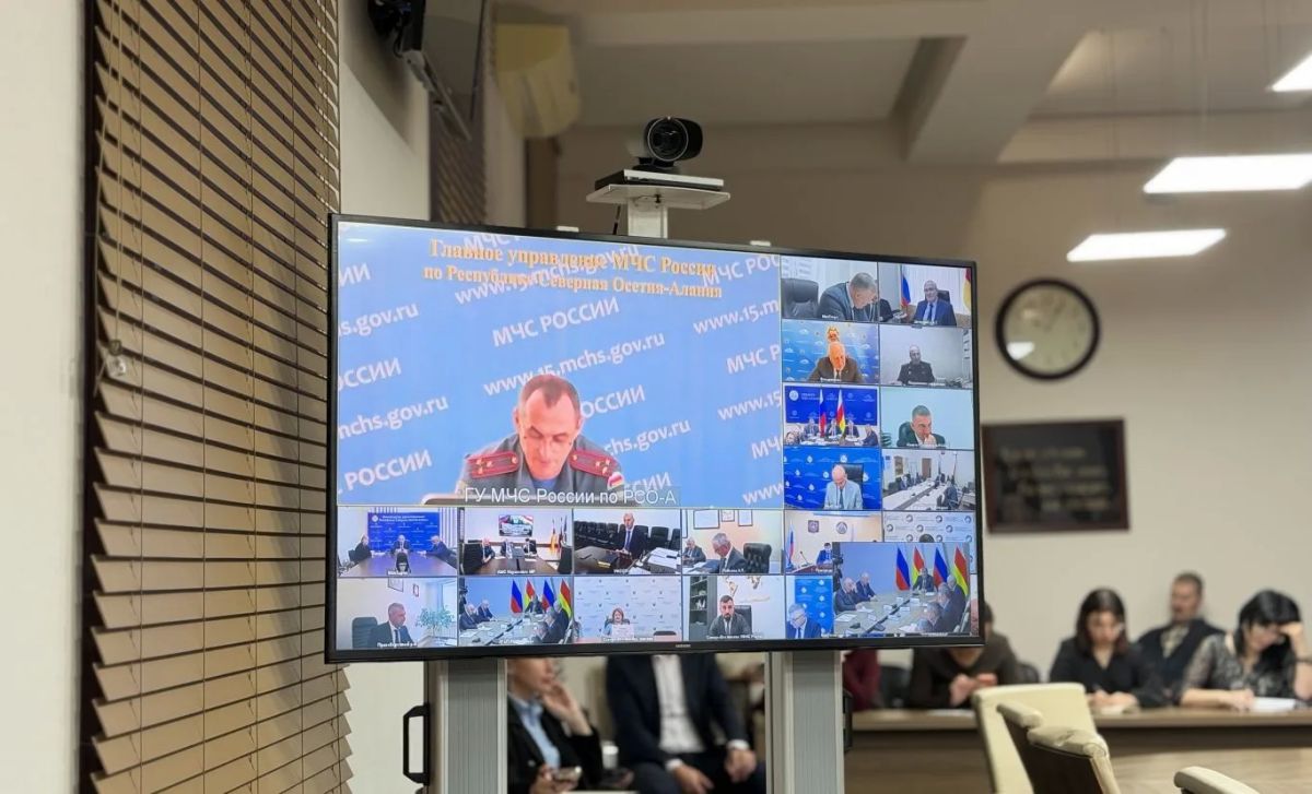 Глава РСО – Алания Сергей Меняйло провел еженедельное аппаратное совещание с участием руководителей органов исполнительной власти и муниципальных образований, представителей правоохранительных и надзорных структур республики Глава РСО – Алания Сергей Меняйло провел еженедельное аппаратное совещание с участием руководителей органов исполнительной власти и муниципальных образований, представителей правоохранительных и надзорных структур республики