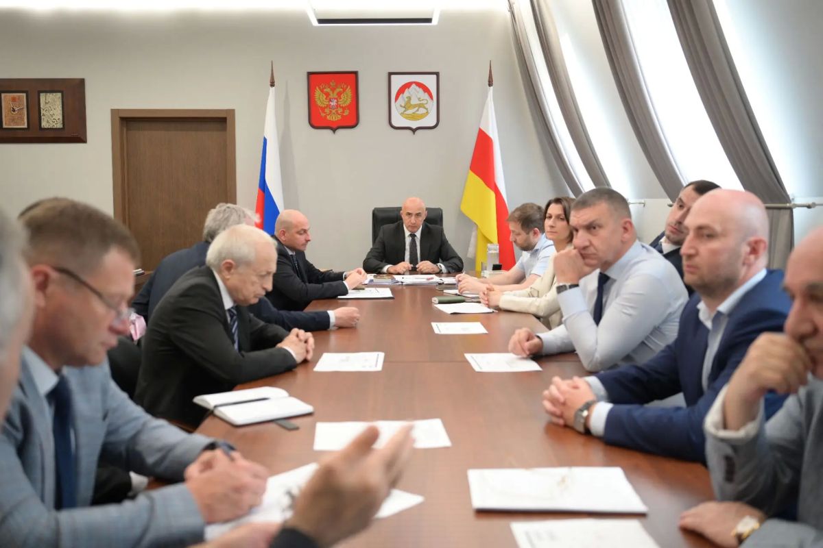 Провёл заседание организационного комитета по подготовке к форуму «АрхАлания», который пройдет 1 и 2 октября во Владикавказе при поддержке Минстроя и Союза архитекторов России Провёл заседание организационного комитета по подготовке к форуму «АрхАлания», который пройдет 1 и 2 октября во Владикавказе при поддержке Минстроя и Союза архитекторов России