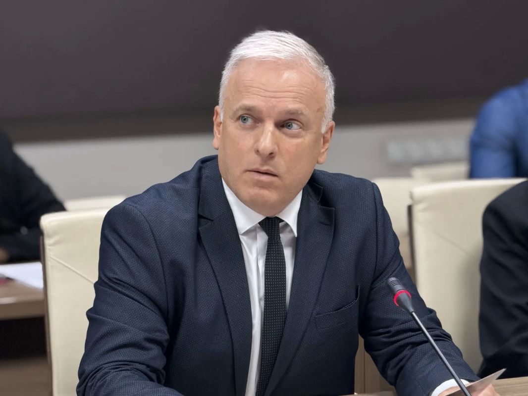 Республиканская межведомственная комиссия по противодействию распространения туберкулеза и ВИЧ-инфекции под руководством Председателя Правительства РСО – Алания Бориса Джанаева рассмотрела текущую эпидемиологическую ситуацию... Республиканская межведомственная комиссия по противодействию распространения туберкулеза и ВИЧ-инфекции под руководством Председателя Правительства РСО – Алания Бориса Джанаева рассмотрела текущую эпидемиологическую ситуацию...