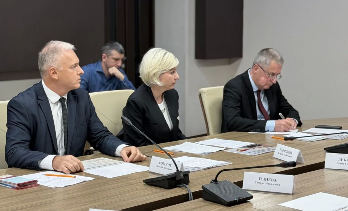 Республиканская межведомственная комиссия по противодействию распространения туберкулеза и ВИЧ-инфекции под руководством Председателя Правительства РСО – Алания Бориса Джанаева рассмотрела текущую эпидемиологическую ситуацию... Республиканская межведомственная комиссия по противодействию распространения туберкулеза и ВИЧ-инфекции под руководством Председателя Правительства РСО – Алания Бориса Джанаева рассмотрела текущую эпидемиологическую ситуацию...