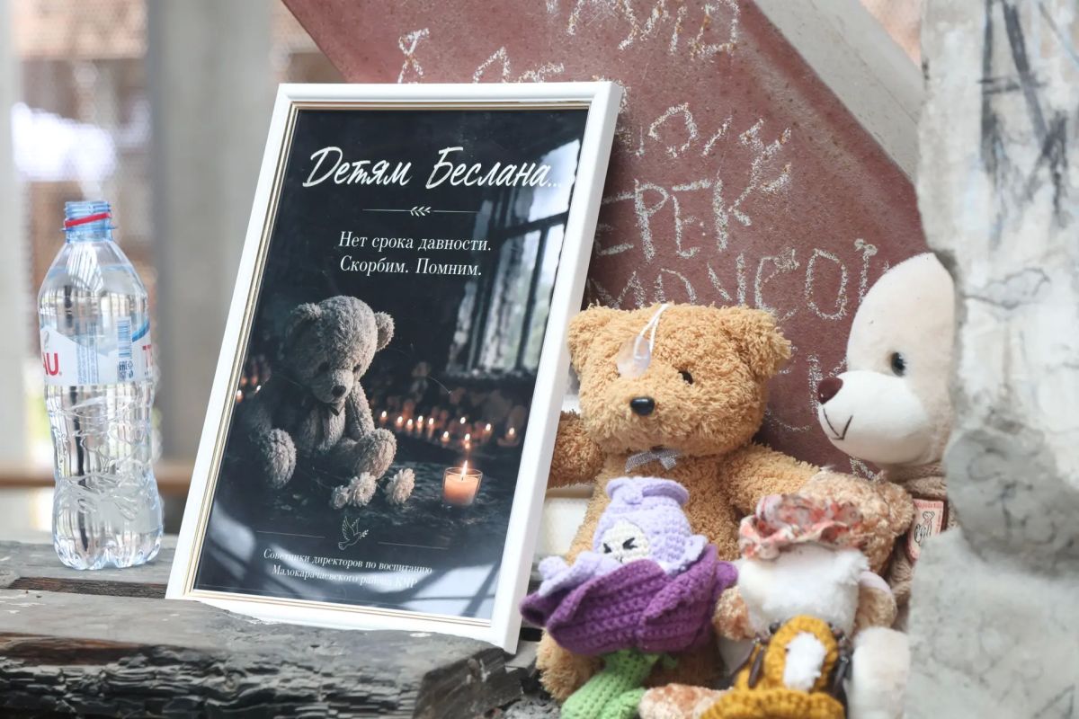 В Беслане начались траурные мероприятия в память о погибших в результате террористического акта 1-3 сентября 2004 года В Беслане начались траурные мероприятия в память о погибших в результате террористического акта 1-3 сентября 2004 года