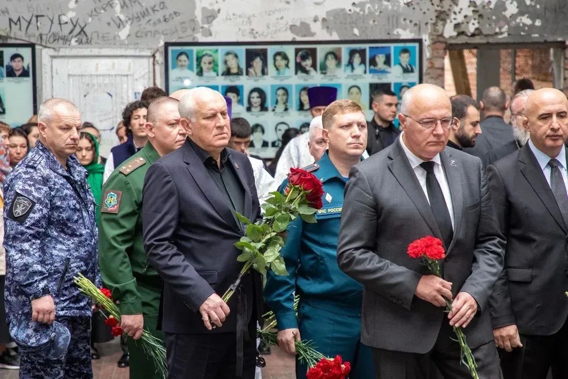 В Беслане началась трехдневная Вахта памяти по погибшим во время теракта В Беслане началась трехдневная Вахта памяти по погибшим во время теракта