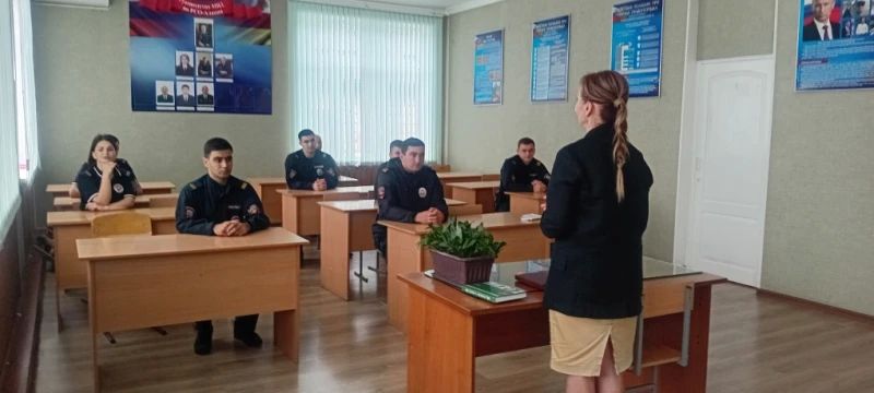 В Пригородном районе Северной Осетии общественники поздравили с праздником сотрудников патрульно-постовой службы полиции В Пригородном районе Северной Осетии общественники поздравили с праздником сотрудников патрульно-постовой службы полиции