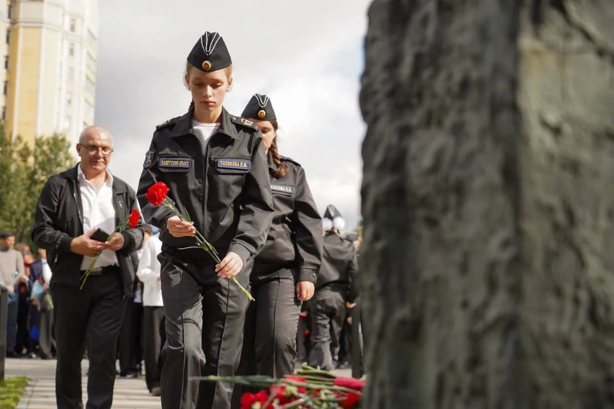 В Санкт-Петербурге почтили память жертв террористического акта в школе №1 Беслана, произошедшего 22 года назад В Санкт-Петербурге почтили память жертв террористического акта в школе №1 Беслана, произошедшего 22 года назад