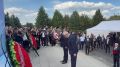 К Древу Скорби и к памятнику погибшим бойцам возложили цветы В траурной церемонии приняли участие глава Северной Осетии Сергей Меняйло и и врио президента Южной Осетии Марат Камболов