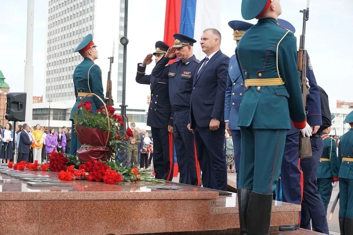 В Приволжье росгвардейцы почтили память жертв терактов в День солидарности в борьбе с терроризмом В Приволжье росгвардейцы почтили память жертв терактов в День солидарности в борьбе с терроризмом