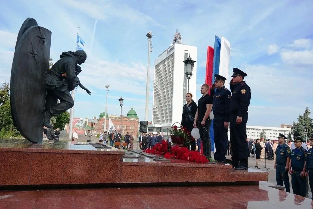 В Приволжье росгвардейцы почтили память жертв терактов в День солидарности в борьбе с терроризмом В Приволжье росгвардейцы почтили память жертв терактов в День солидарности в борьбе с терроризмом