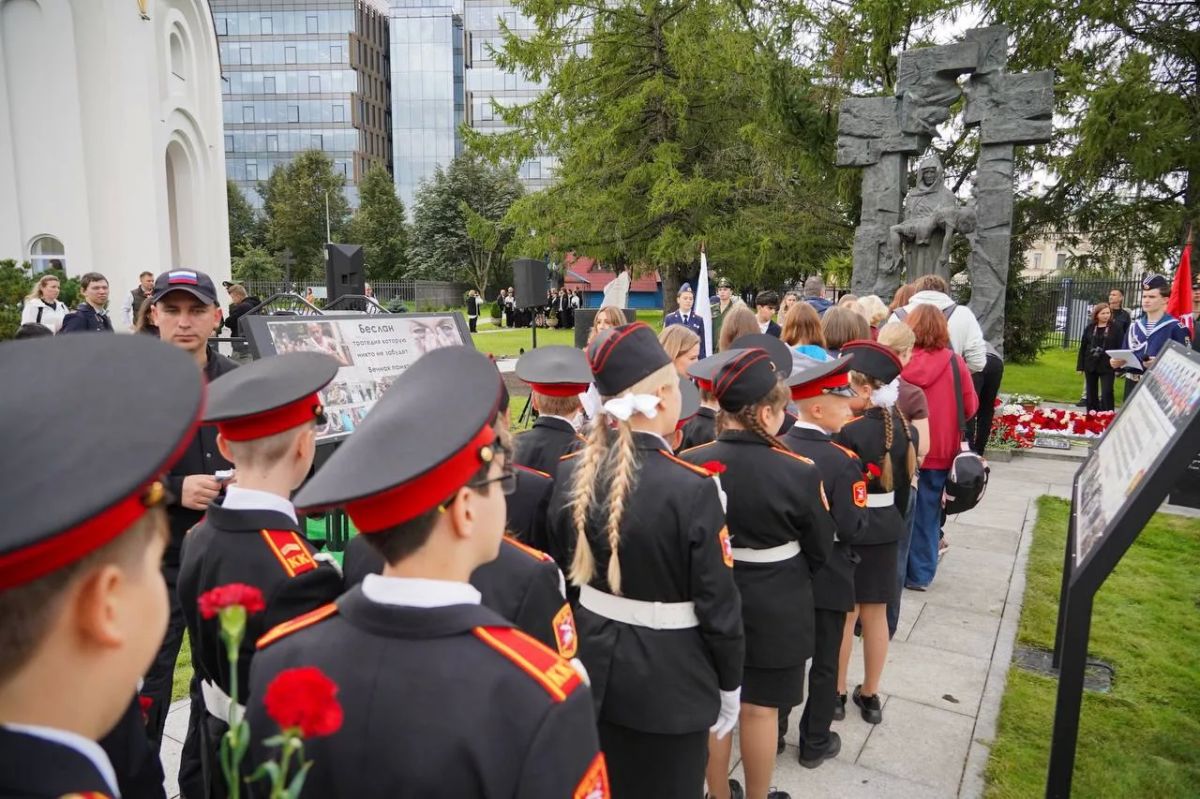 В Санкт-Петербурге почтили память жертв террористического акта в школе №1 Беслана, произошедшего 22 года назад В Санкт-Петербурге почтили память жертв террористического акта в школе №1 Беслана, произошедшего 22 года назад