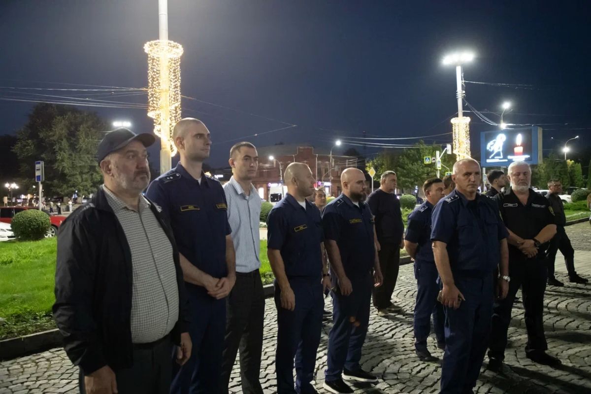 В День солидарности в борьбе с терроризмом у здания администрации Владикавказа прошла акция «Свеча памяти» В День солидарности в борьбе с терроризмом у здания администрации Владикавказа прошла акция «Свеча памяти»