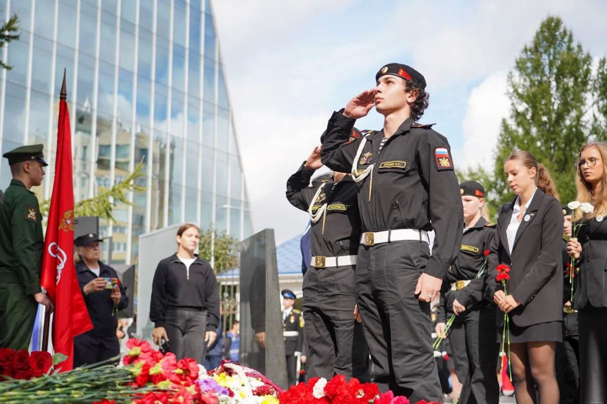 В Санкт-Петербурге почтили память жертв террористического акта в школе №1 Беслана, произошедшего 22 года назад В Санкт-Петербурге почтили память жертв террористического акта в школе №1 Беслана, произошедшего 22 года назад
