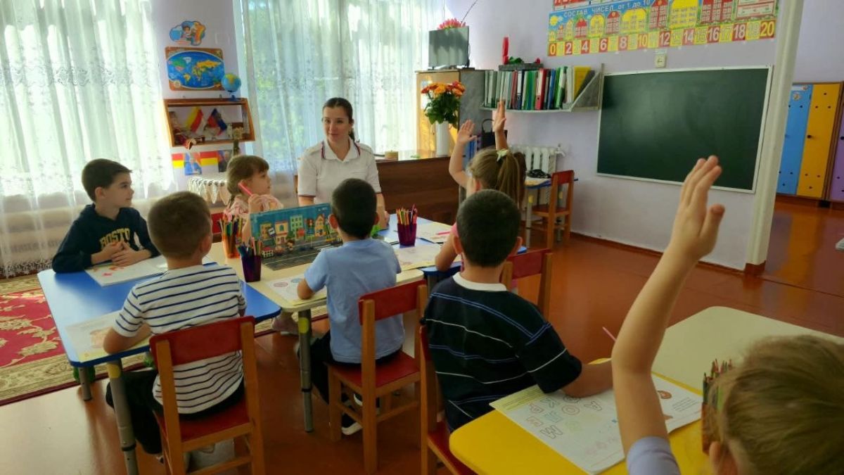 Сотрудники Госавтоинспекции Ардонского района вручили дошкольникам «Светлячки» Сотрудники Госавтоинспекции Ардонского района вручили дошкольникам «Светлячки»