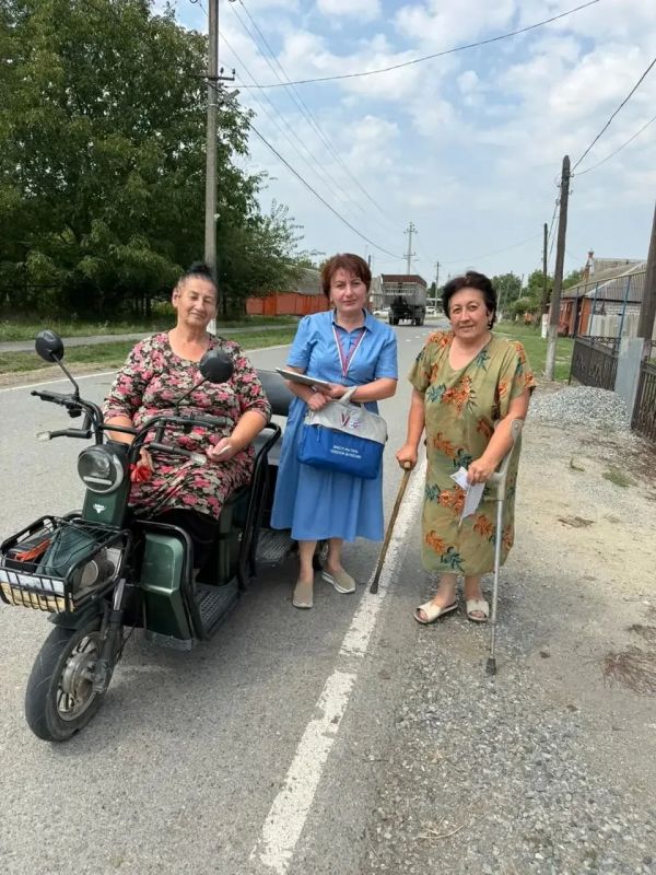 В Комсомольском у «ИнформУИК» — своя команда поддержки! Если в селе появляются эти трициклы, значит, где-то рядом те, кто привык быть на связи с людьми, помогать и заботиться о них В Комсомольском у «ИнформУИК» — своя команда поддержки! Если в селе появляются эти трициклы, значит, где-то рядом те, кто привык быть на связи с людьми, помогать и заботиться о них