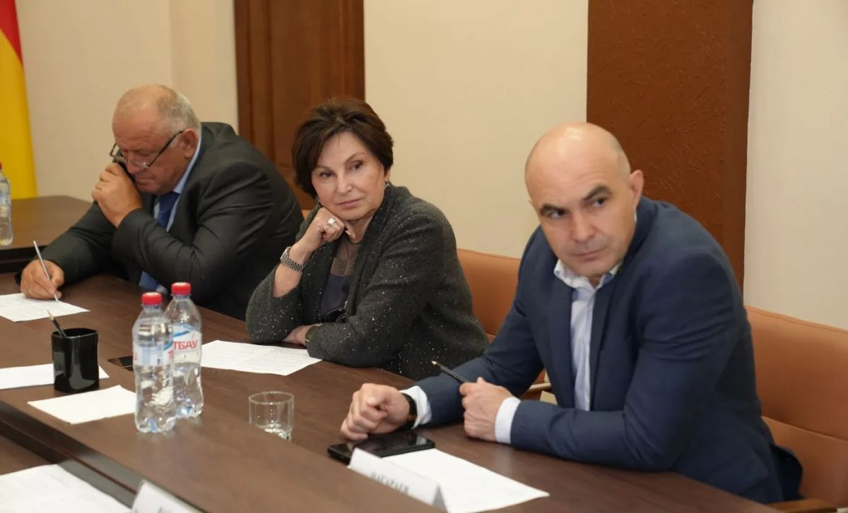 Олег Качаров провел заседание комитета по аграрной и земельной политике, экологии и природным ресурсам Олег Качаров провел заседание комитета по аграрной и земельной политике, экологии и природным ресурсам