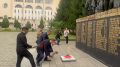 Также в рамках визита прошло возложение цветов к памятнику сотрудникам и студентам, ушедшим на фронт