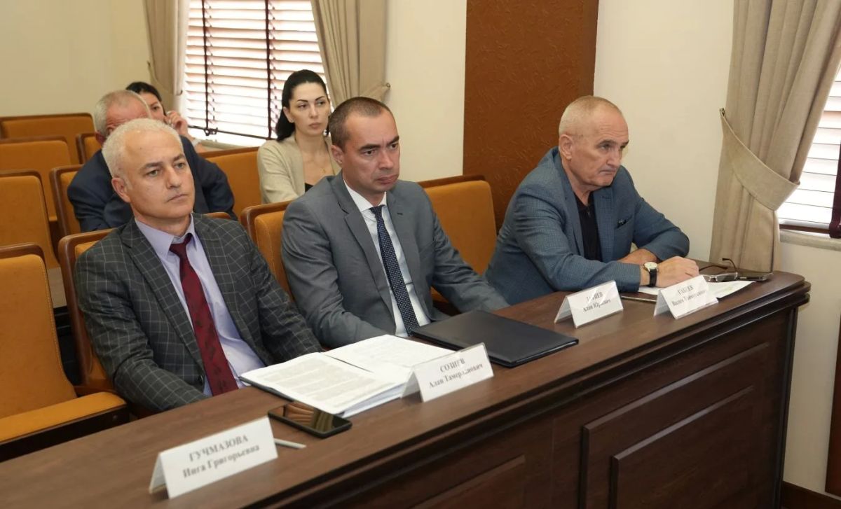 Олег Качаров провел заседание комитета по аграрной и земельной политике, экологии и природным ресурсам Олег Качаров провел заседание комитета по аграрной и земельной политике, экологии и природным ресурсам