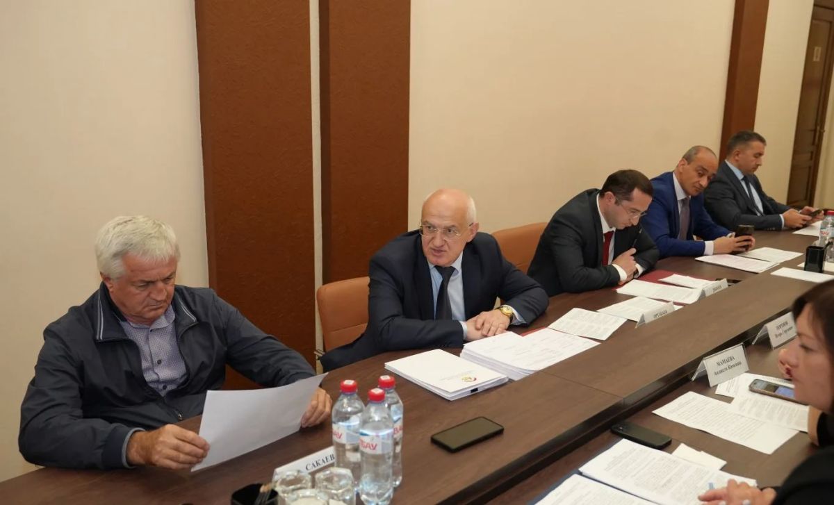 Олег Качаров провел заседание комитета по аграрной и земельной политике, экологии и природным ресурсам Олег Качаров провел заседание комитета по аграрной и земельной политике, экологии и природным ресурсам