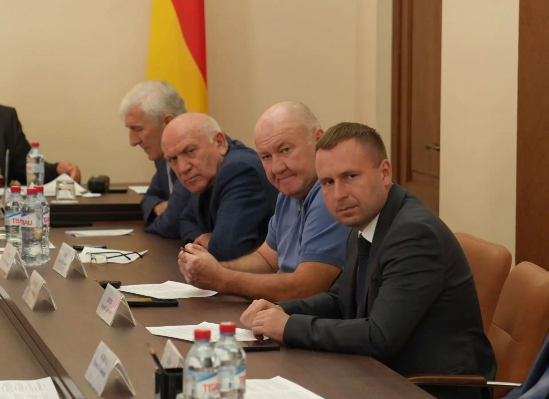 Под председательством Мурата Кисиева прошло заседание комитета по промышленности, транспорту, связи и предпринимательству Под председательством Мурата Кисиева прошло заседание комитета по промышленности, транспорту, связи и предпринимательству