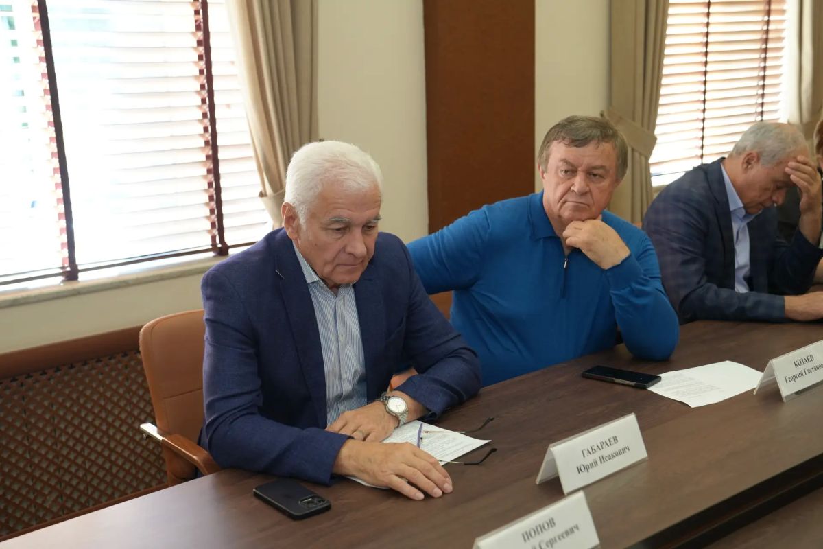 Под председательством Мурата Кисиева прошло заседание комитета по промышленности, транспорту, связи и предпринимательству Под председательством Мурата Кисиева прошло заседание комитета по промышленности, транспорту, связи и предпринимательству