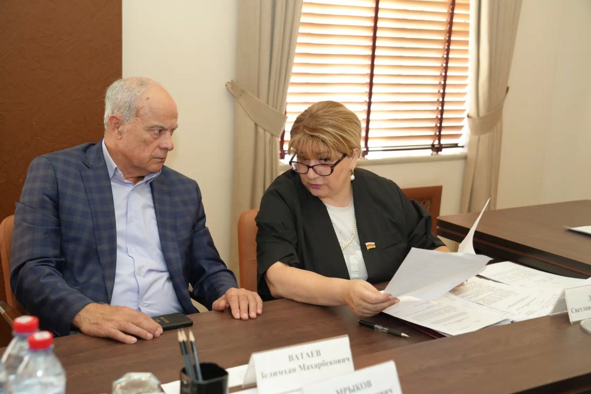 Под председательством Мурата Кисиева прошло заседание комитета по промышленности, транспорту, связи и предпринимательству Под председательством Мурата Кисиева прошло заседание комитета по промышленности, транспорту, связи и предпринимательству