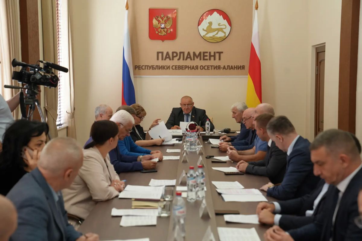 Под председательством Мурата Кисиева прошло заседание комитета по промышленности, транспорту, связи и предпринимательству Под председательством Мурата Кисиева прошло заседание комитета по промышленности, транспорту, связи и предпринимательству