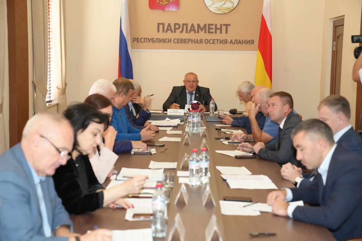 Под председательством Мурата Кисиева прошло заседание комитета по промышленности, транспорту, связи и предпринимательству Под председательством Мурата Кисиева прошло заседание комитета по промышленности, транспорту, связи и предпринимательству