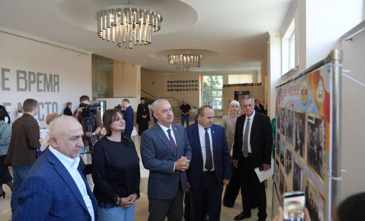 Председатель Парламента Таймураз Тускаев принял участие в работе круглого стола «Мы дружбой единой сильны», организованного Архивной службой РСО-Алания совместно с Центральным государственным архивом РСО-Алания в рамках Года... Председатель Парламента Таймураз Тускаев принял участие в работе круглого стола «Мы дружбой единой сильны», организованного Архивной службой РСО-Алания совместно с Центральным государственным архивом РСО-Алания в рамках Года...