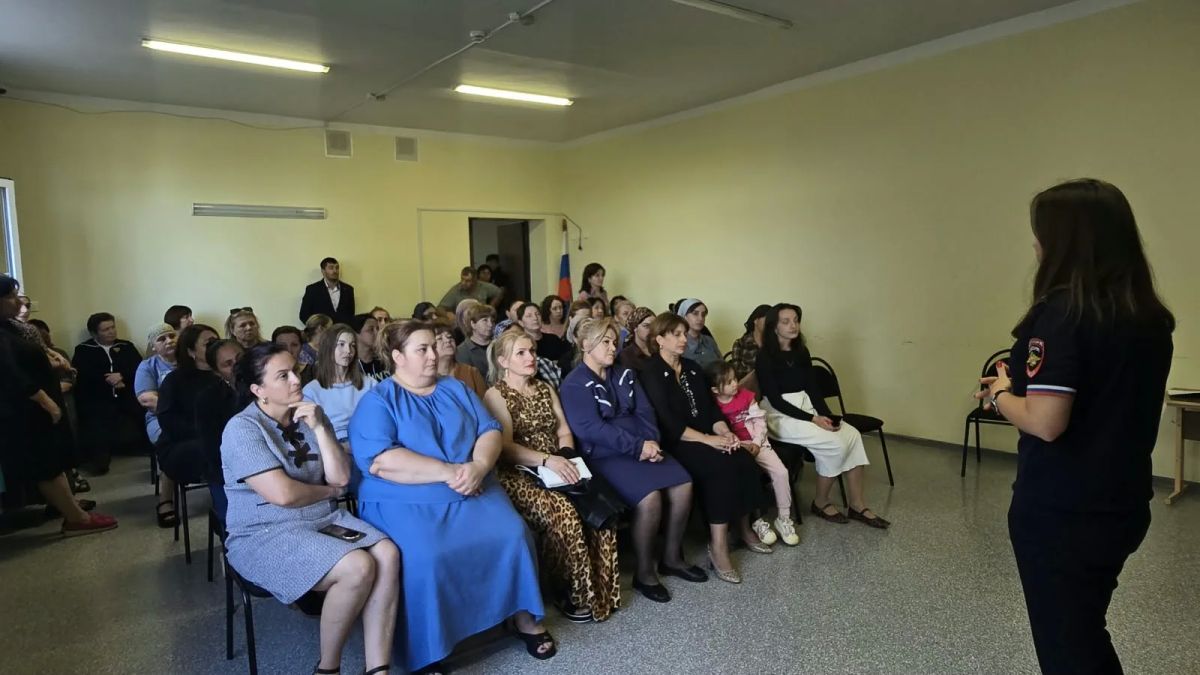 В Ардонском районе Северной Осетии сотрудники Госавтоинспекции приняли участие в общешкольном родительском собрании В Ардонском районе Северной Осетии сотрудники Госавтоинспекции приняли участие в общешкольном родительском собрании