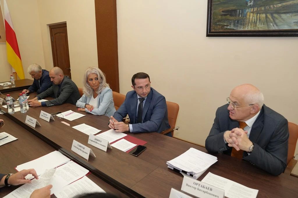 Под председательством Ларисы Ревазовой состоялось заседание комитета по социальной политике, здравоохранению и делам ветеранов Под председательством Ларисы Ревазовой состоялось заседание комитета по социальной политике, здравоохранению и делам ветеранов