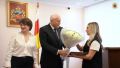 Вячеслав Мильдзихов и Оксана Карова наградили лучших сотрудников финансовой отрасли администрации Владикавказа