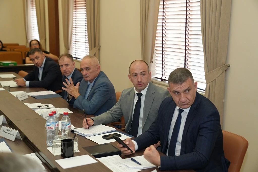 Георгий Джиоев провел заседание комитета по национальной политике и делам молодежи Георгий Джиоев провел заседание комитета по национальной политике и делам молодежи
