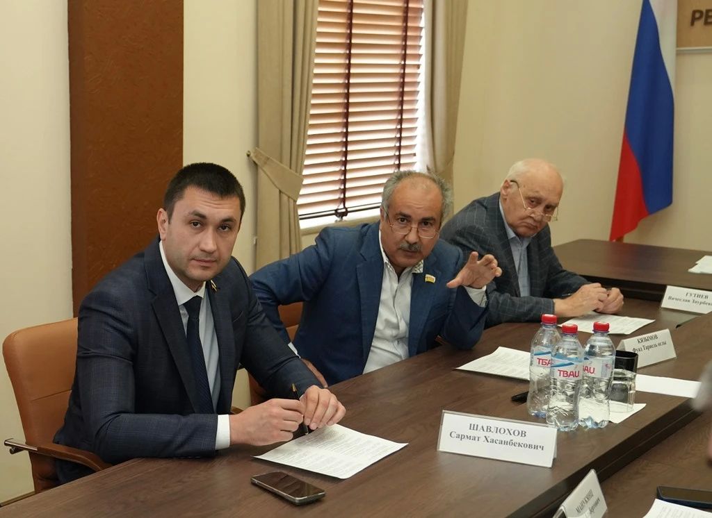 Георгий Джиоев провел заседание комитета по национальной политике и делам молодежи Георгий Джиоев провел заседание комитета по национальной политике и делам молодежи