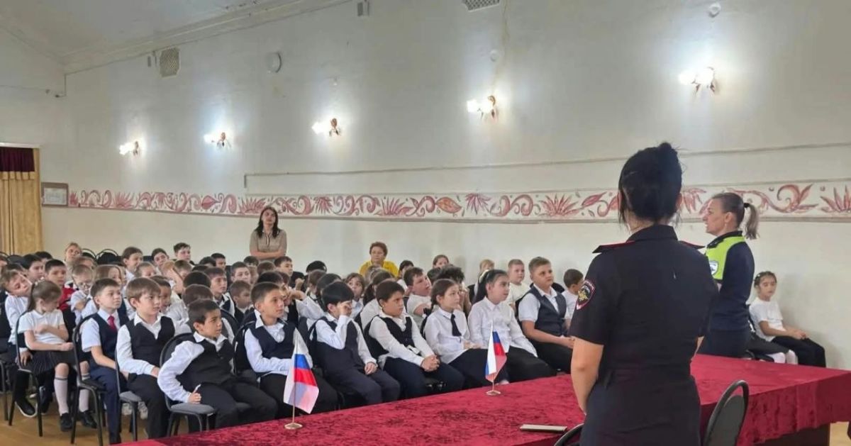 Безопасное поведение на дороге начинается с простых привычек Безопасное поведение на дороге начинается с простых привычек