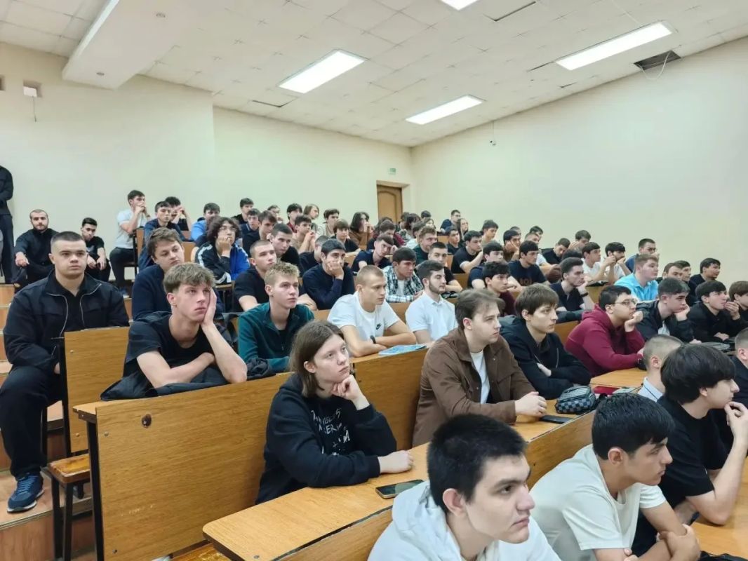 УТРО НАЧИНАЕТСЯ БОДРО: «ИНФОРМУИК» — В СТУДЕНЧЕСКОЙ АУДИТОРИИ! УТРО НАЧИНАЕТСЯ БОДРО: «ИНФОРМУИК» — В СТУДЕНЧЕСКОЙ АУДИТОРИИ!