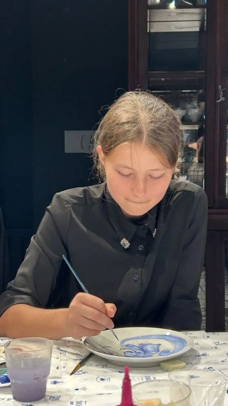 Учащиеся Моздокской ДХШ вместе с группой участников и наставников Межрегионального конкурса «Традиции моей семьи Учащиеся Моздокской ДХШ вместе с группой участников и наставников Межрегионального конкурса «Традиции моей семьи