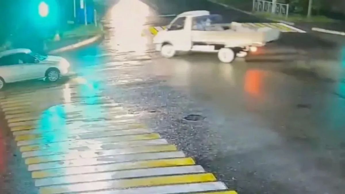 Во Владикавказе по камерам видеонаблюдения нашли мужчину, оставлявшего строительный мусор в непредназначенном для этого месте Во Владикавказе по камерам видеонаблюдения нашли мужчину, оставлявшего строительный мусор в непредназначенном для этого месте
