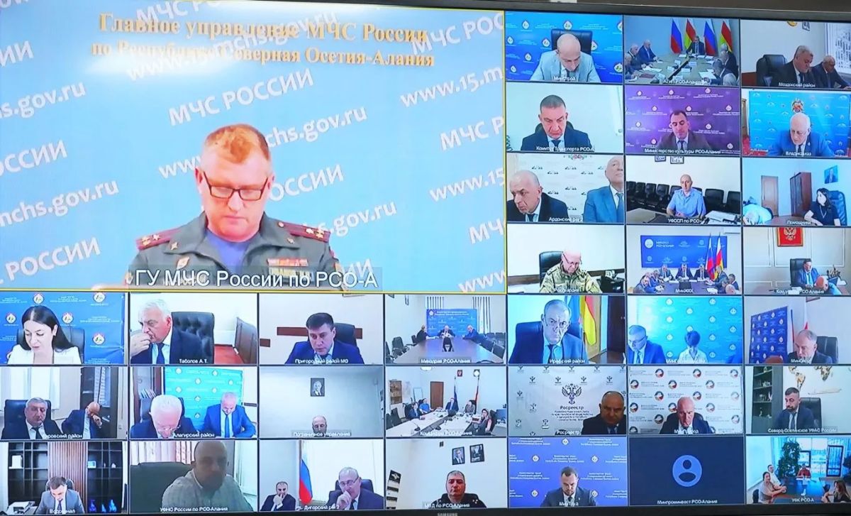Глава РСО – Алания Сергей Меняйло провел еженедельное аппаратное совещание с участием руководителей органов исполнительной власти и муниципальных образований, представителей правоохранительных и надзорных структур республики Глава РСО – Алания Сергей Меняйло провел еженедельное аппаратное совещание с участием руководителей органов исполнительной власти и муниципальных образований, представителей правоохранительных и надзорных структур республики