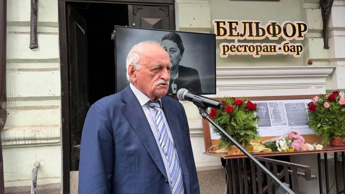 Во Владикавказе открыли мемориальную доску народной артистке России Варваре Каргиновой и этнографу Савелию Каргинову Во Владикавказе открыли мемориальную доску народной артистке России Варваре Каргиновой и этнографу Савелию Каргинову