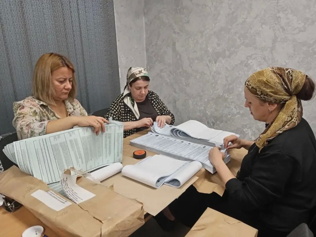 Сегодня территориальные избирательные комиссии Северной Осетии передали в участковые избирательные комиссии бюллетени, отпечатанные полиграфическим способом Сегодня территориальные избирательные комиссии Северной Осетии передали в участковые избирательные комиссии бюллетени, отпечатанные полиграфическим способом