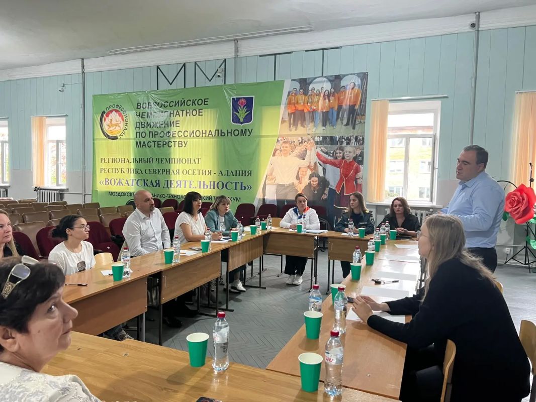 В Моздокском механико-технологическом техникуме активно реализуется проект «Новая профориентация и маршрутизация молодежи» В Моздокском механико-технологическом техникуме активно реализуется проект «Новая профориентация и маршрутизация молодежи»