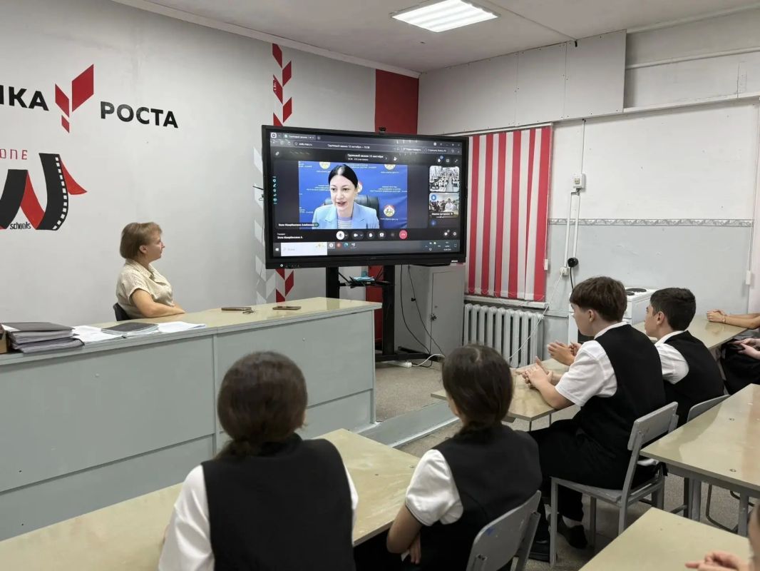 Более 30 тысяч школьников приняли участие в едином классном часе, который я провела совместно с сотрудниками МВД Более 30 тысяч школьников приняли участие в едином классном часе, который я провела совместно с сотрудниками МВД