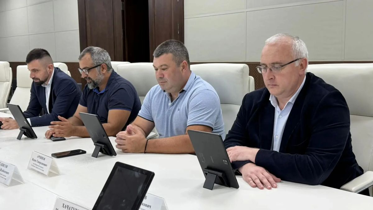 Министр РСО-Алания по национальной политике и внешним связям Алан Багиев принял участие в заседаниях Избирательной комиссии РСО-Алания № 149 и 150, состоявшихся 10 и 15 сентября 2026 года под председательством Жанны Моргоевой Министр РСО-Алания по национальной политике и внешним связям Алан Багиев принял участие в заседаниях Избирательной комиссии РСО-Алания № 149 и 150, состоявшихся 10 и 15 сентября 2026 года под председательством Жанны Моргоевой