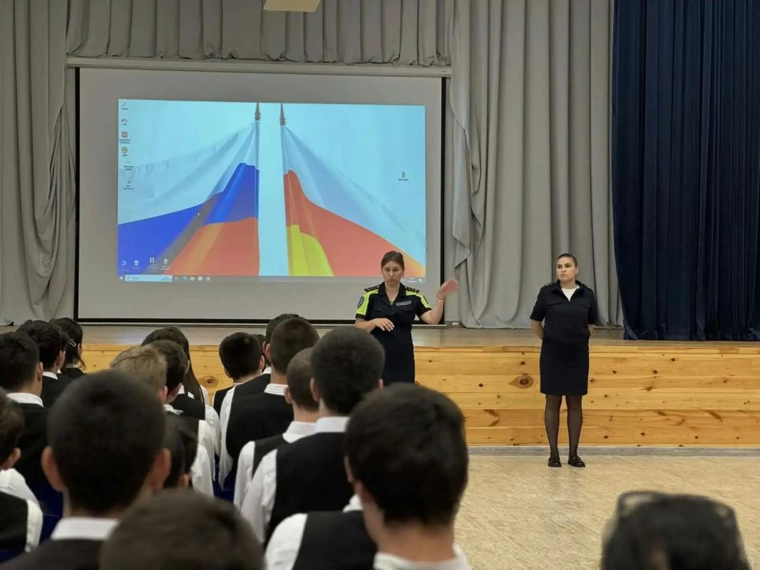 Инспектор по пропаганде БДД отделения Госавтоинспекции Моздокского района совместно с сотрудниками отдела ПДН посетили МБОУ СОШ № 1 с. Кизляр Инспектор по пропаганде БДД отделения Госавтоинспекции Моздокского района совместно с сотрудниками отдела ПДН посетили МБОУ СОШ № 1 с. Кизляр