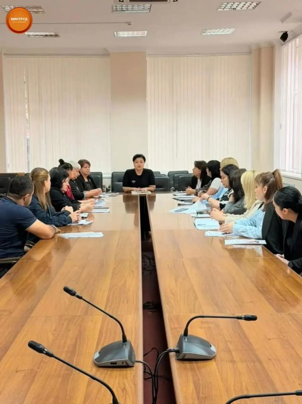 В Министерстве труда и социального развития проведен семинар-совещание о мерах социальной поддержки для сотрудников, работающих с участниками СВО и членами их семей