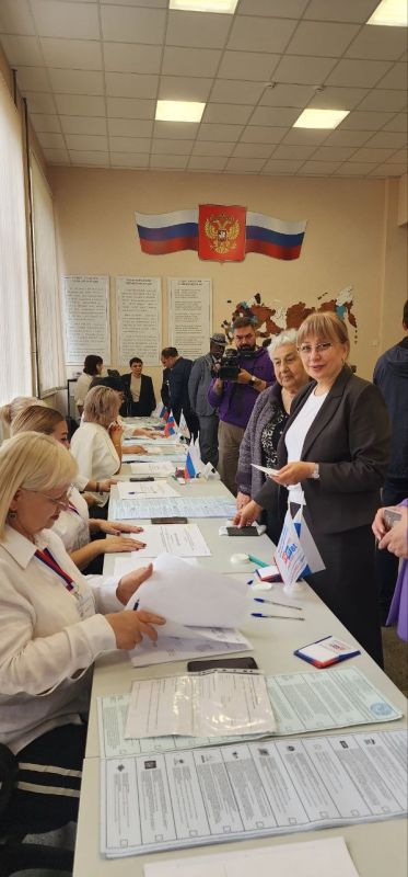 В МБОУ СОШ №11 также состоялось по-настоящему масштабное и яркое открытие избирательного участка №233 В МБОУ СОШ №11 также состоялось по-настоящему масштабное и яркое открытие избирательного участка №233