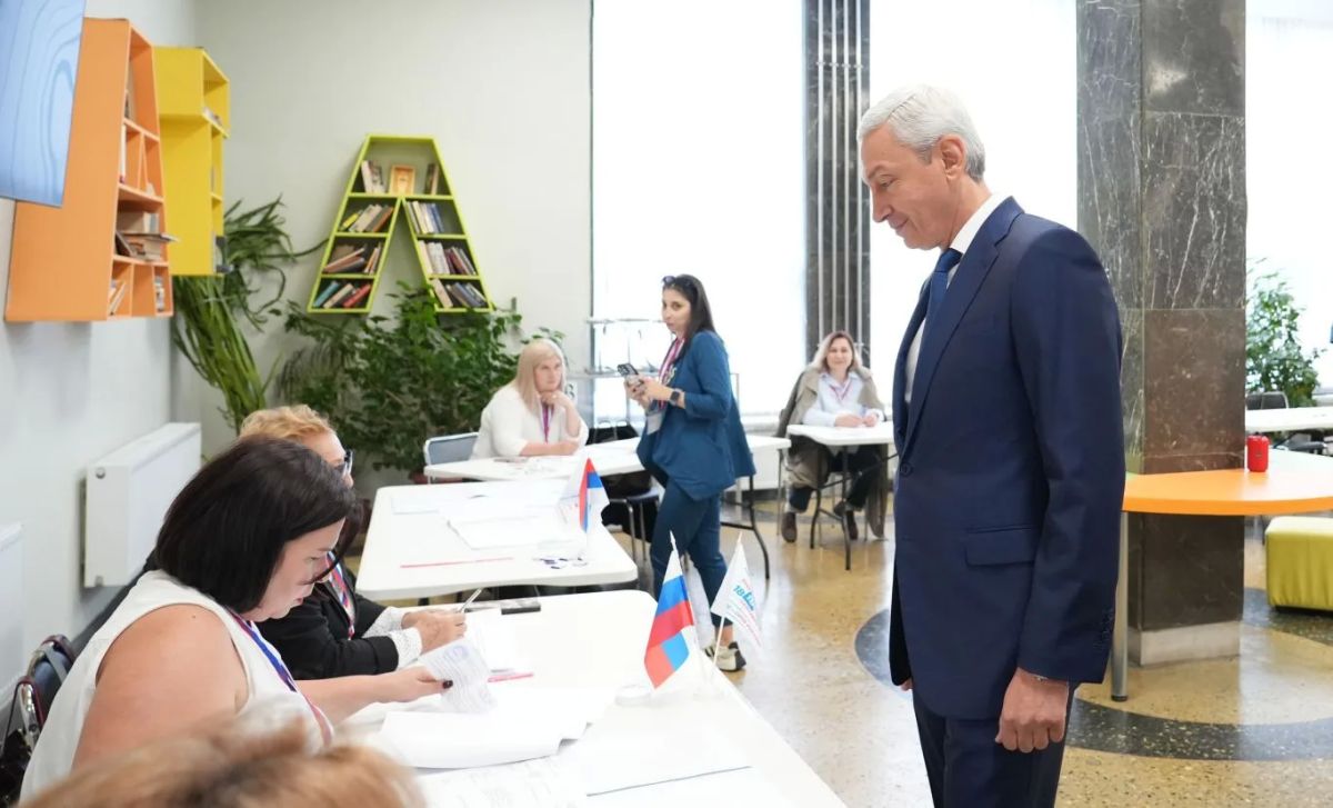 Сегодня Председатель Правительства Республики Северная Осетия – Алания Борис Джанаев исполнил свой гражданский долг, приняв участие в голосовании на выборах депутатов Государственной Думы Федерального Собрания Российской... Сегодня Председатель Правительства Республики Северная Осетия – Алания Борис Джанаев исполнил свой гражданский долг, приняв участие в голосовании на выборах депутатов Государственной Думы Федерального Собрания Российской...